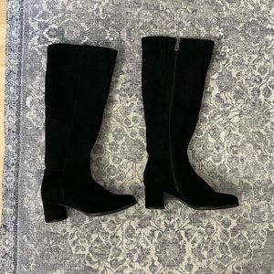 Like new Blondo waterproof boots size 6.5 wide calf